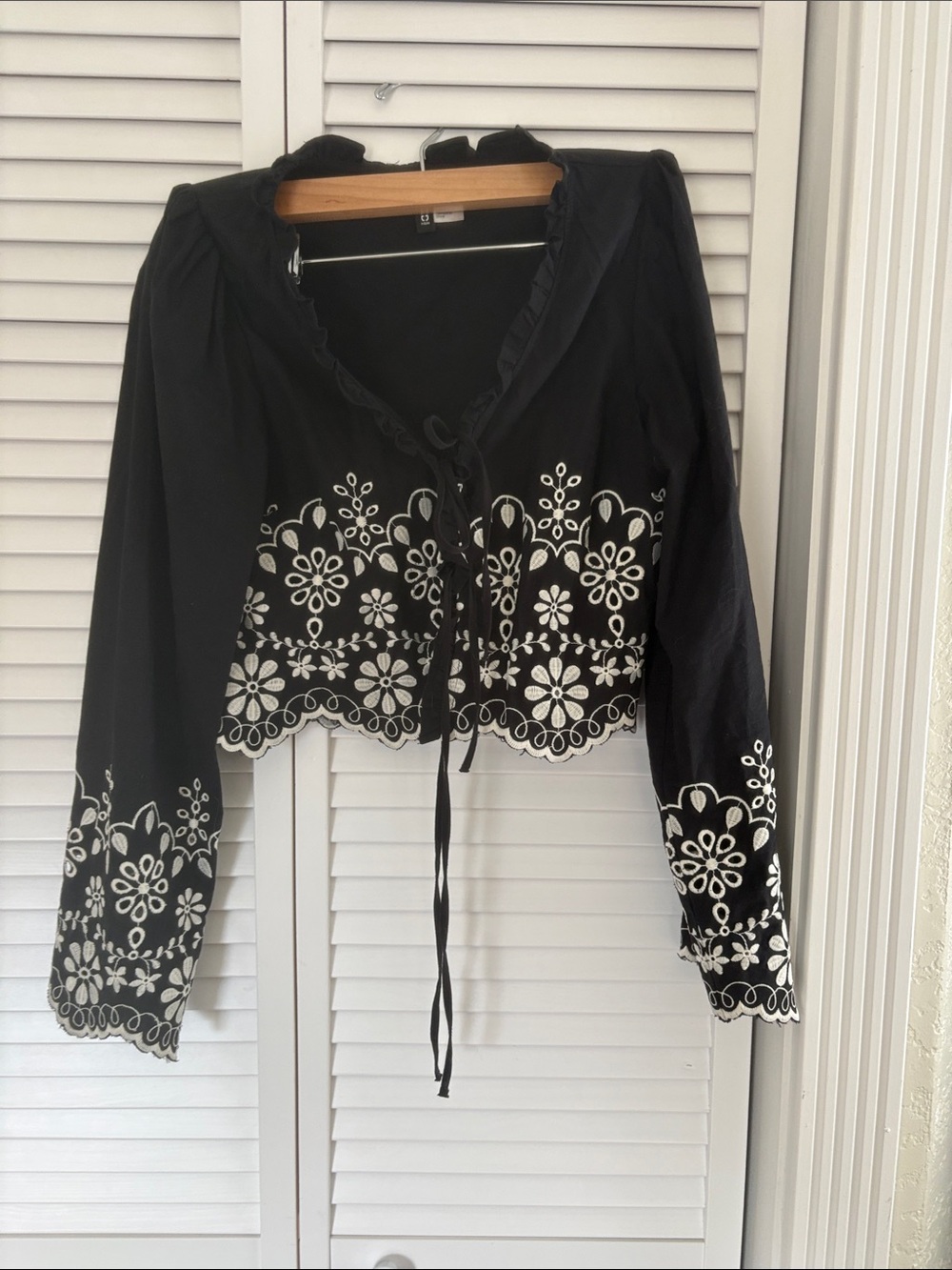 H&M Black Cropped Tie-Front Blouse with White Floral Embroidery